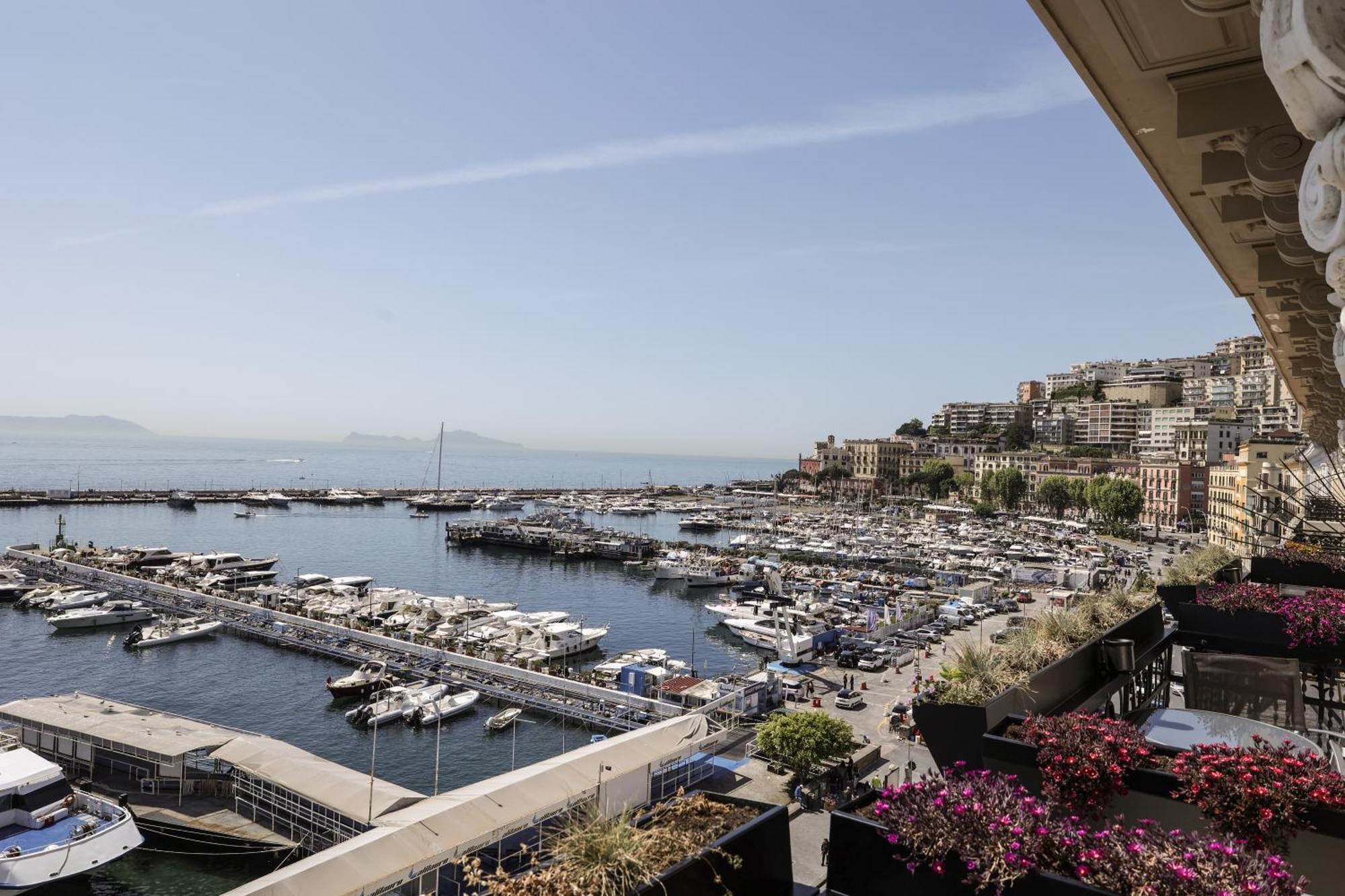 Demetra Luxury Suites Napoli Eksteriør bilde